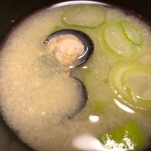 大きめ葱で満足感アップ♪しじみのお味噌汁